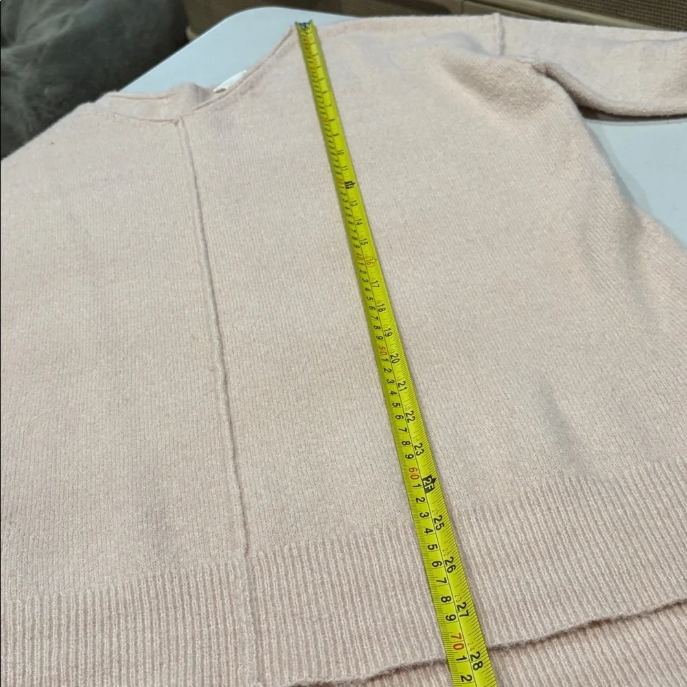 Caslon - Women's High/Low V-Neck Sweater.  Size XL. Light pink